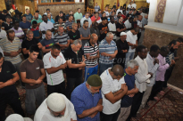 بالفيديو والصور: شعائر صلاة التراويح من مسجد المحمودية في مدينة يافا